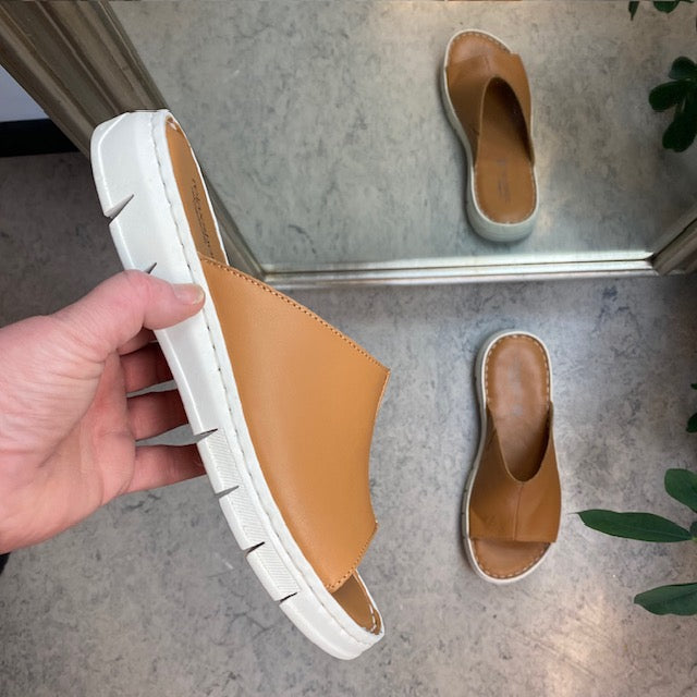Elegant brun slip on i skind fra Relaxshoe
