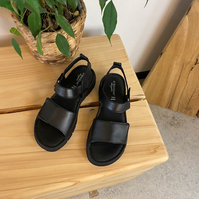Lækker blød og fleksibel skindsandal i sort fra Relaxshoe
