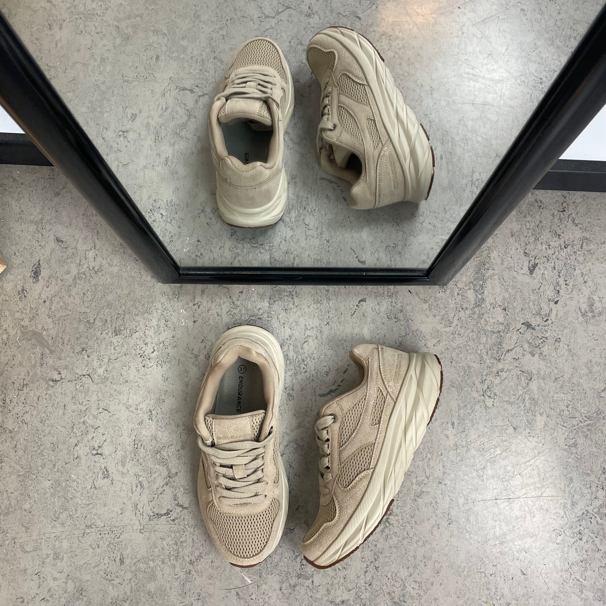 Endurance komfortsko til dame – beige sneaker med let & stødabsorberende sål