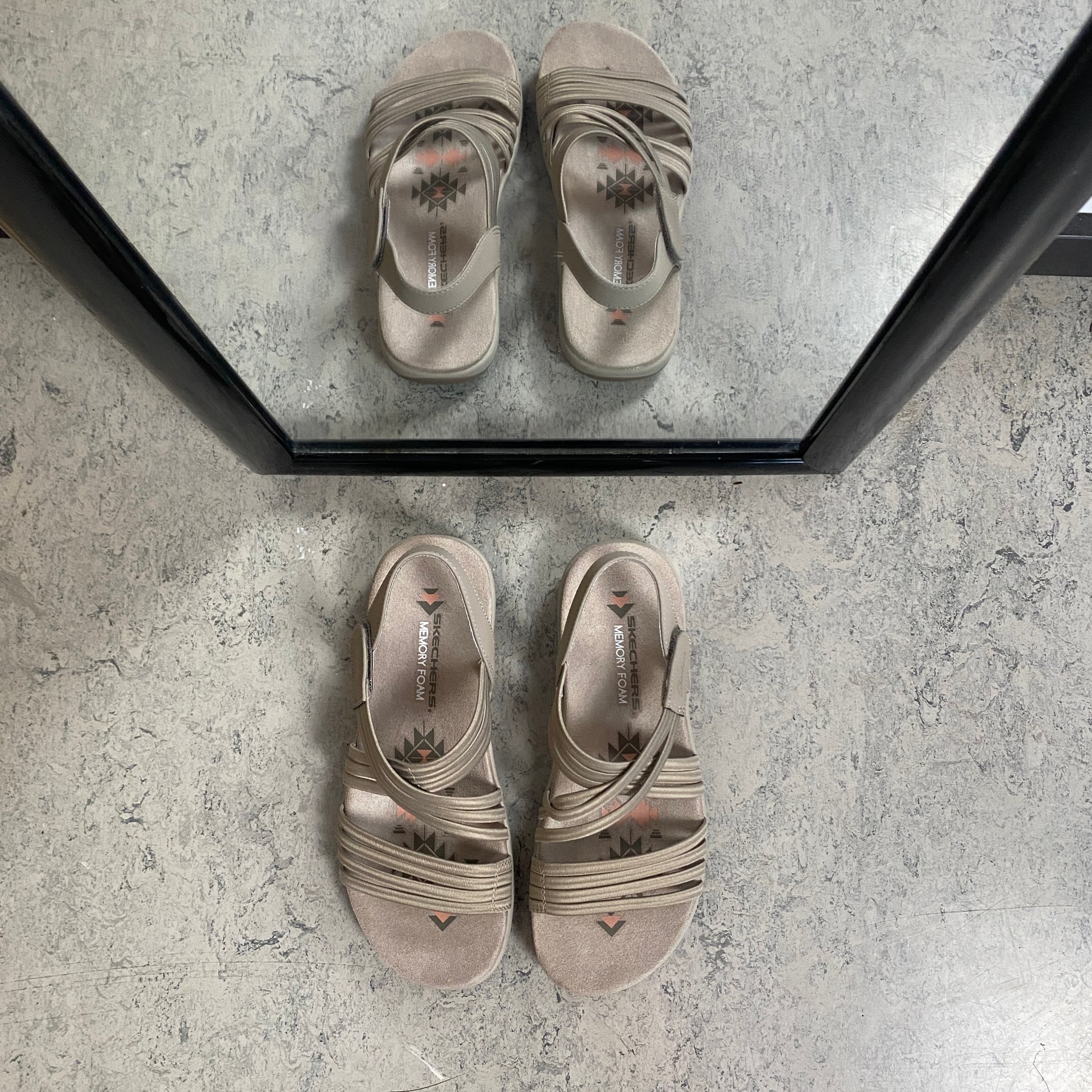 Skechers sandaler med elastiske remme – let, fleksibel & vaskbar