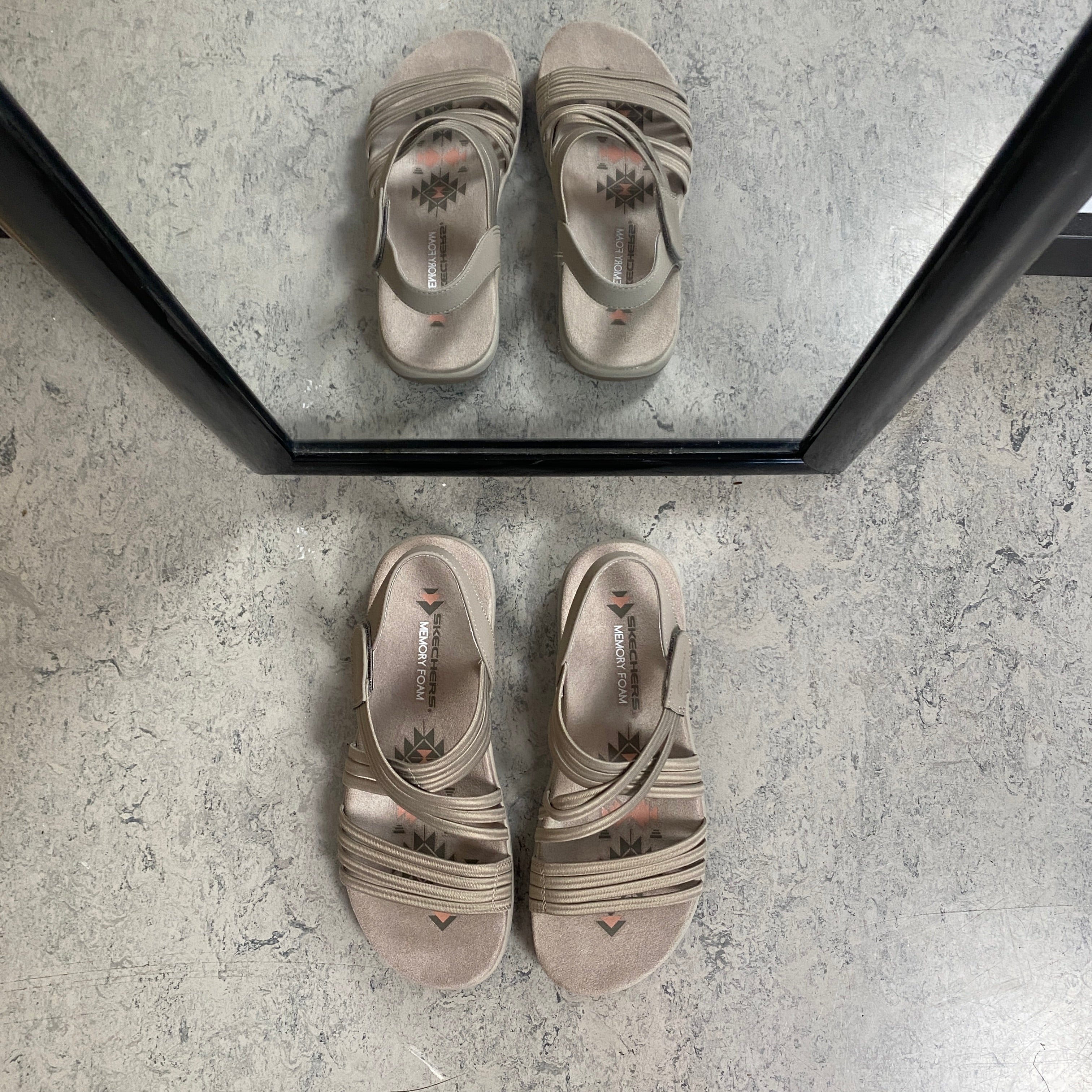 Skechers sandaler med elastiske remme – let, fleksibel & vaskbar
