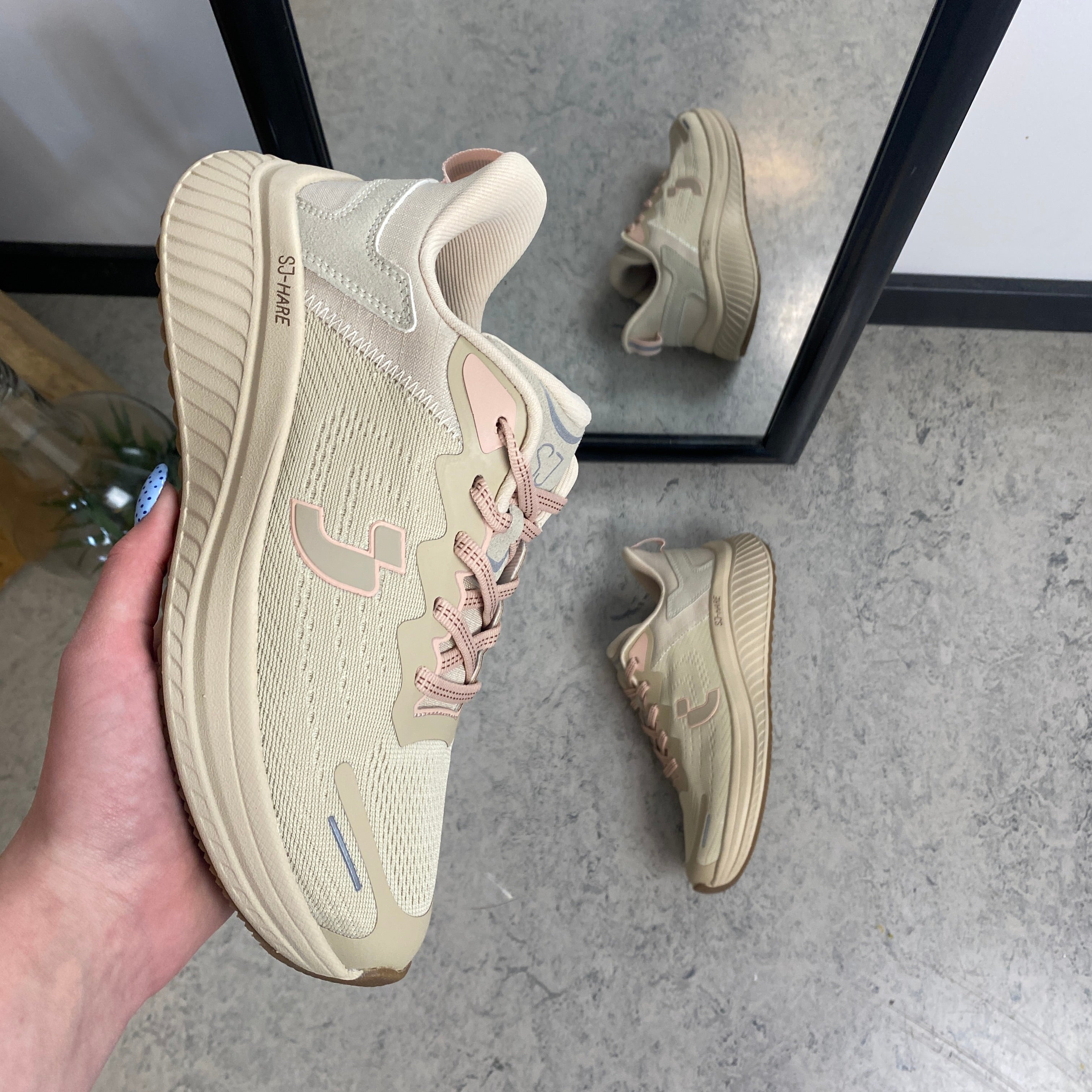 Beige letvægtssko – Sygeplejebutikken