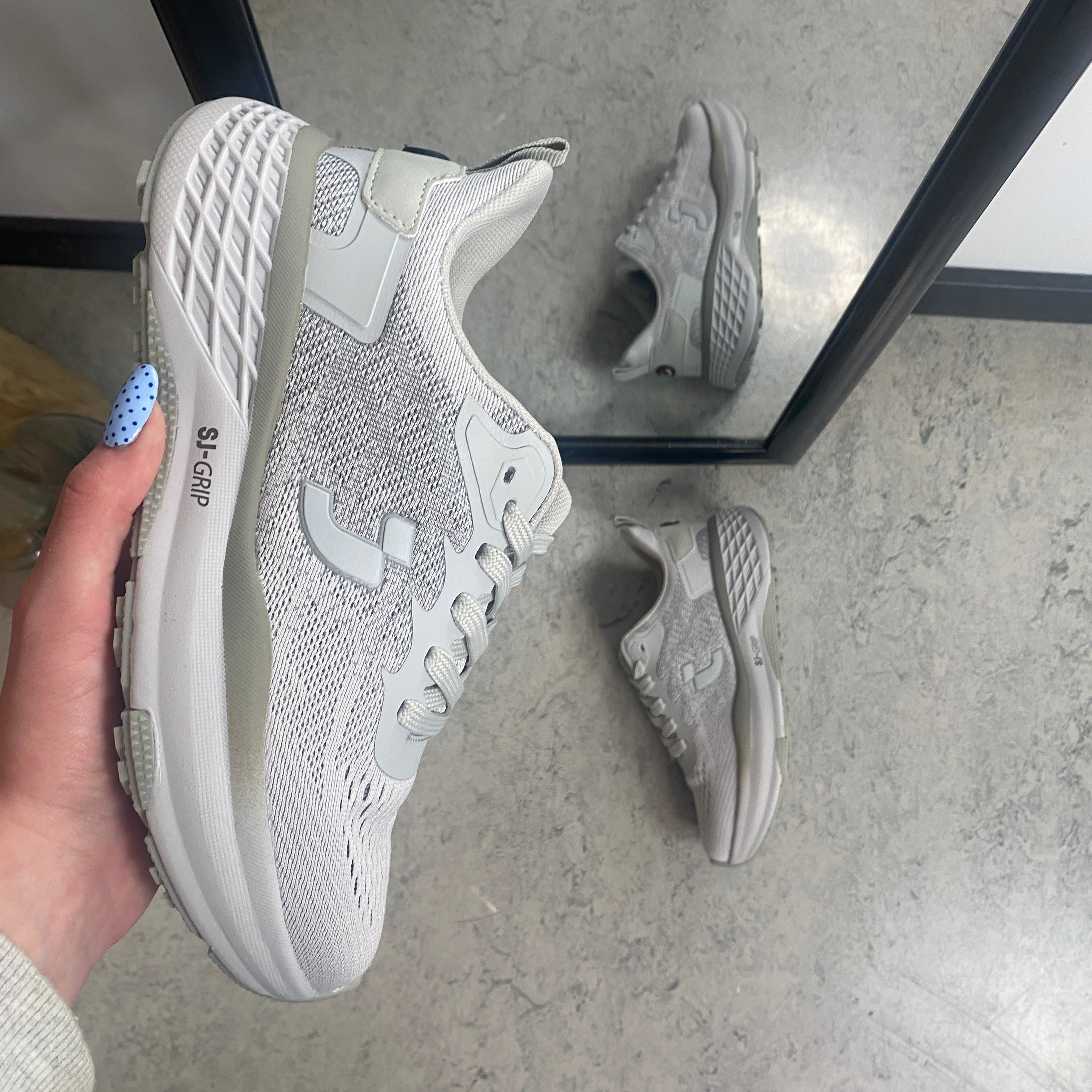 Grå sko – Sygeplejebutikken