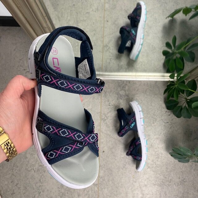 Blå letvægts sandal med fantastisk komfort