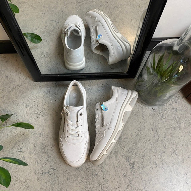 Hvid Remonte sko i skind med fremragende svangstøtte.