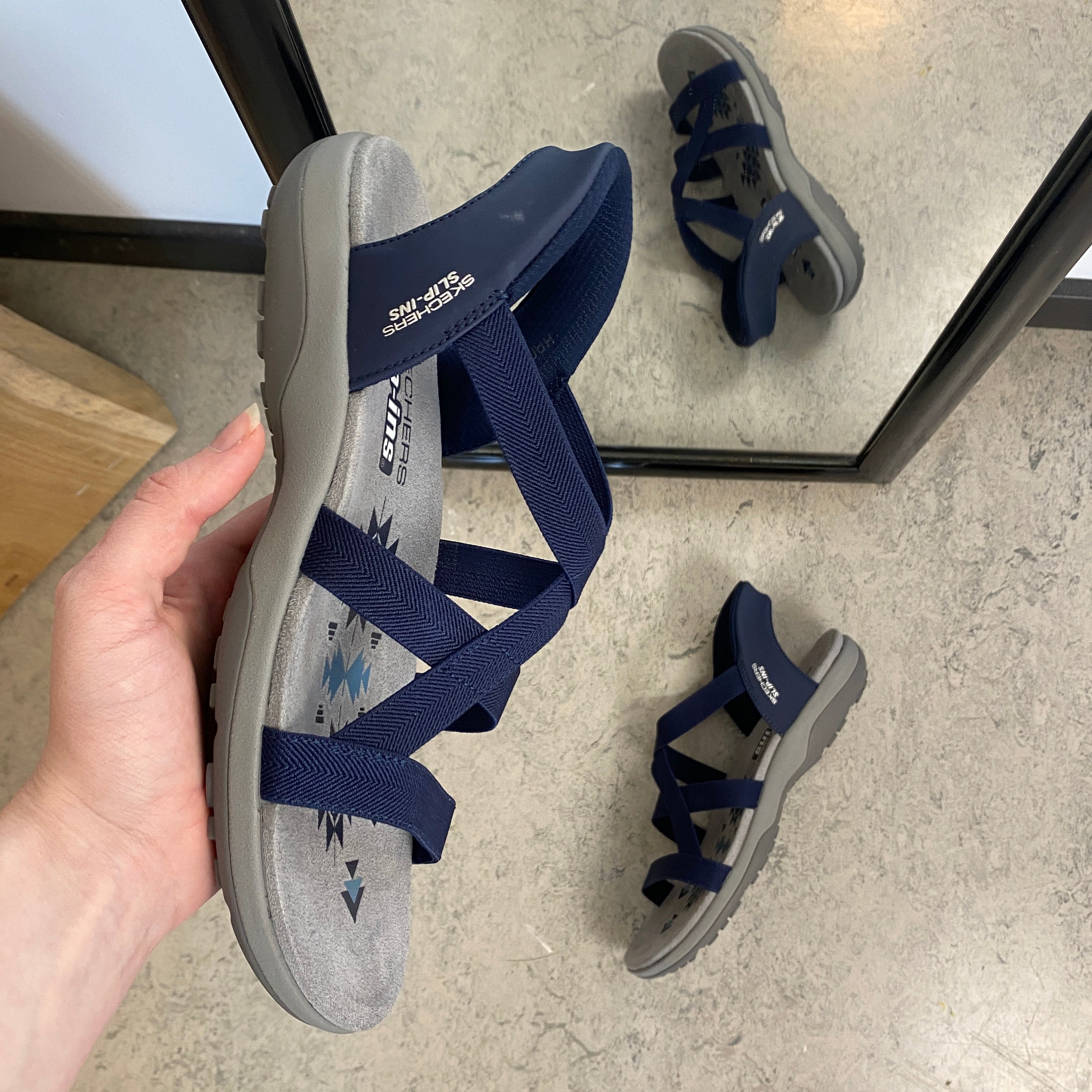 Skechers Slip-ins sandal i navy – let, fleksibel & komfortabel sandal