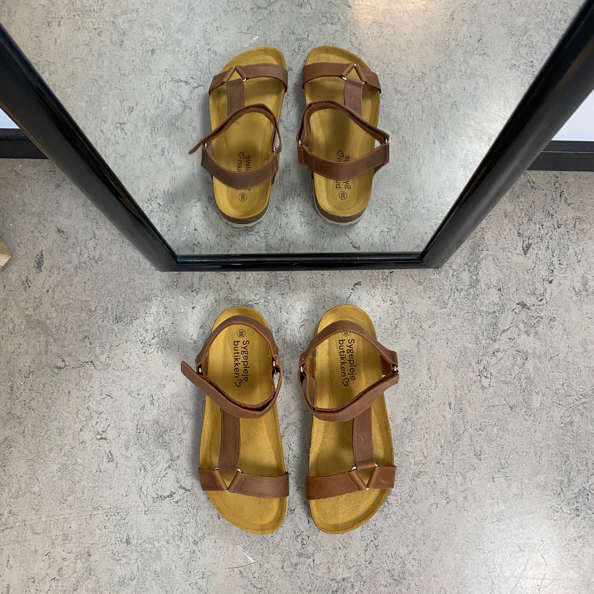Crazy Brandi sandal i brun skind – komfort sandal med fast pasform | Sygeplejebutikken
