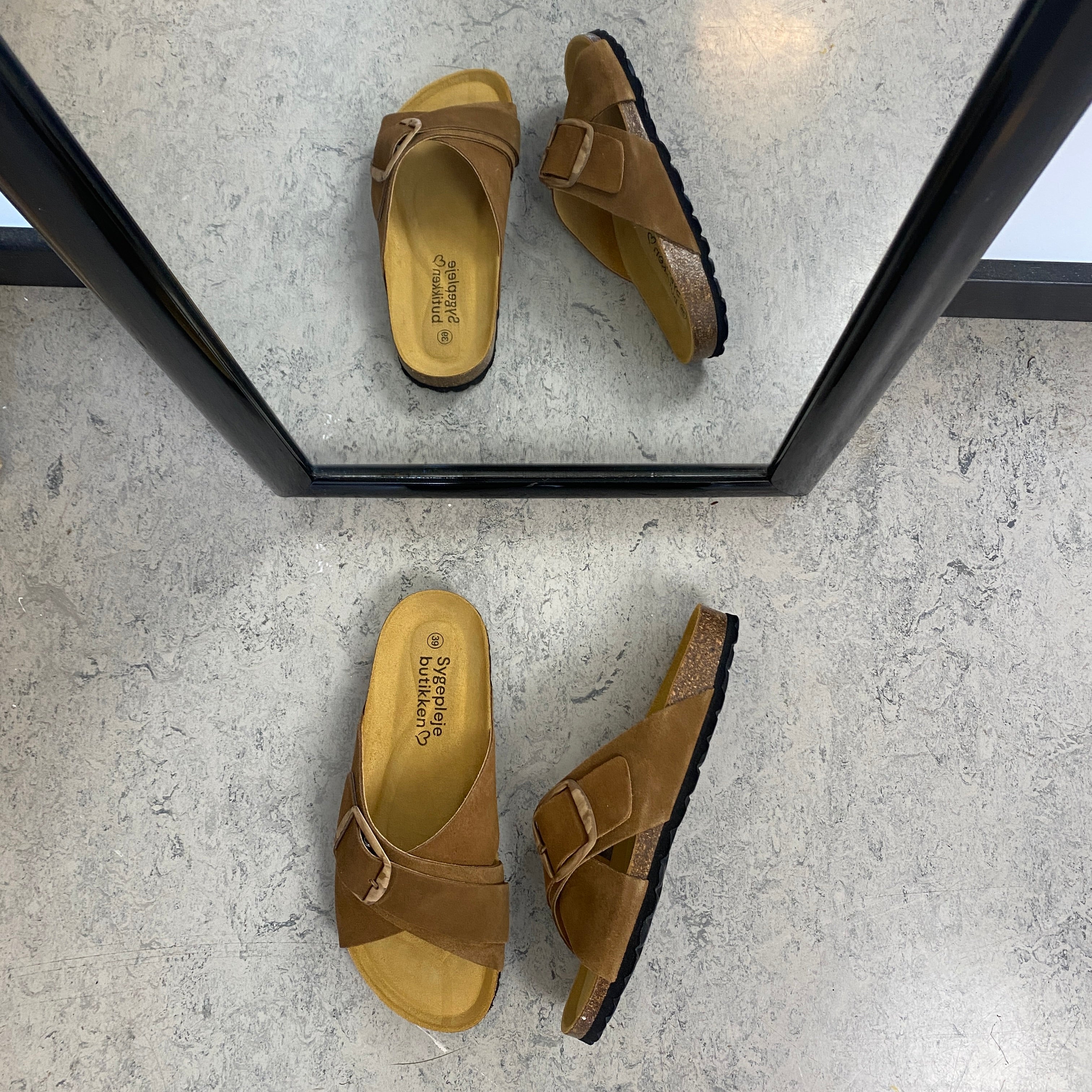 Brun slip on sandal med dobbelt rem – komfort sandal med støtte | Sygeplejebutikken