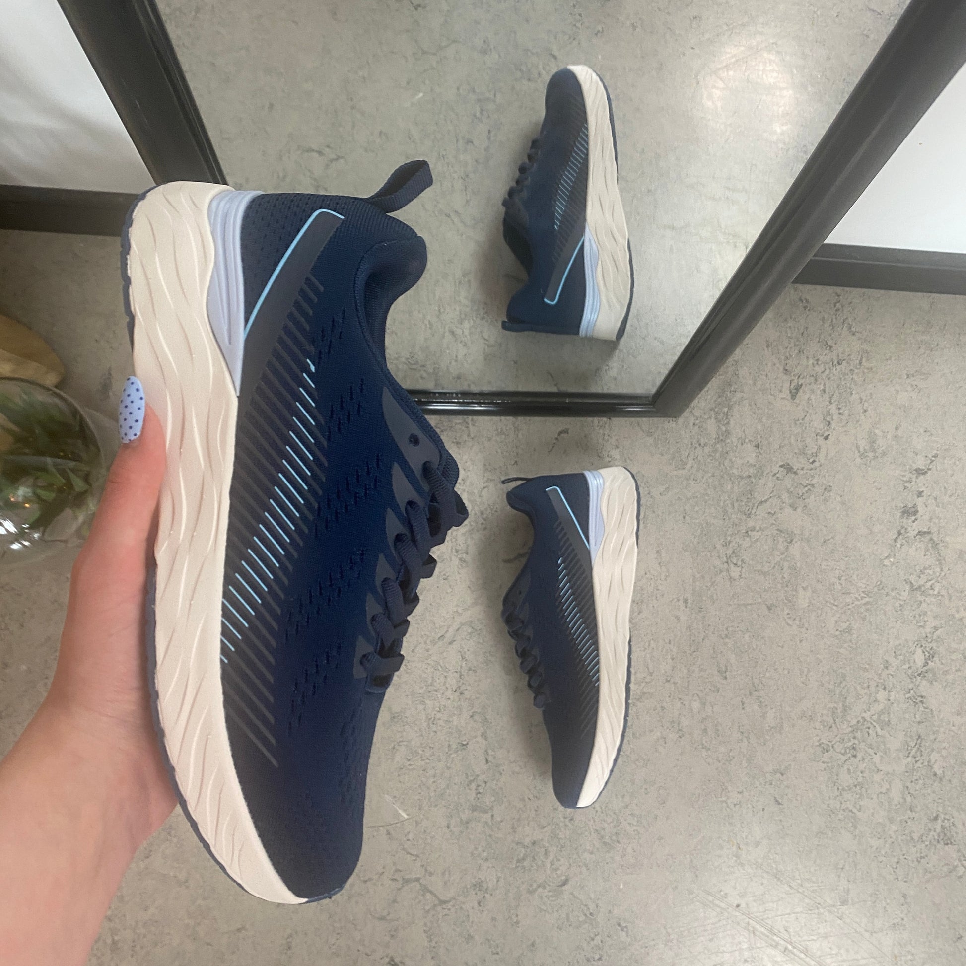 Linares W Wide Fit Shoe – mørkeblå letvægtssko med ekstra bredde