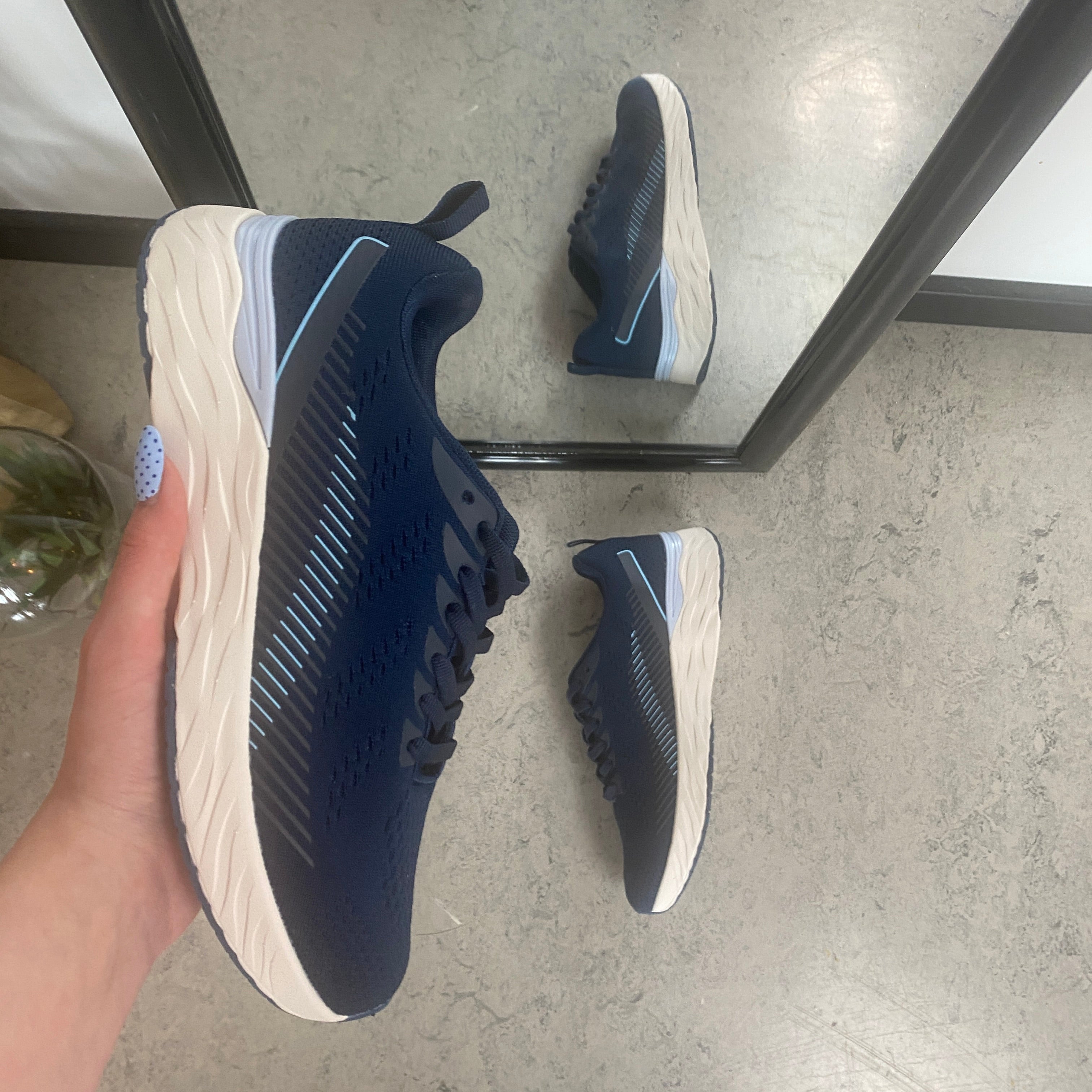 Linares W Wide Fit Shoe – mørkeblå letvægtssko med ekstra bredde