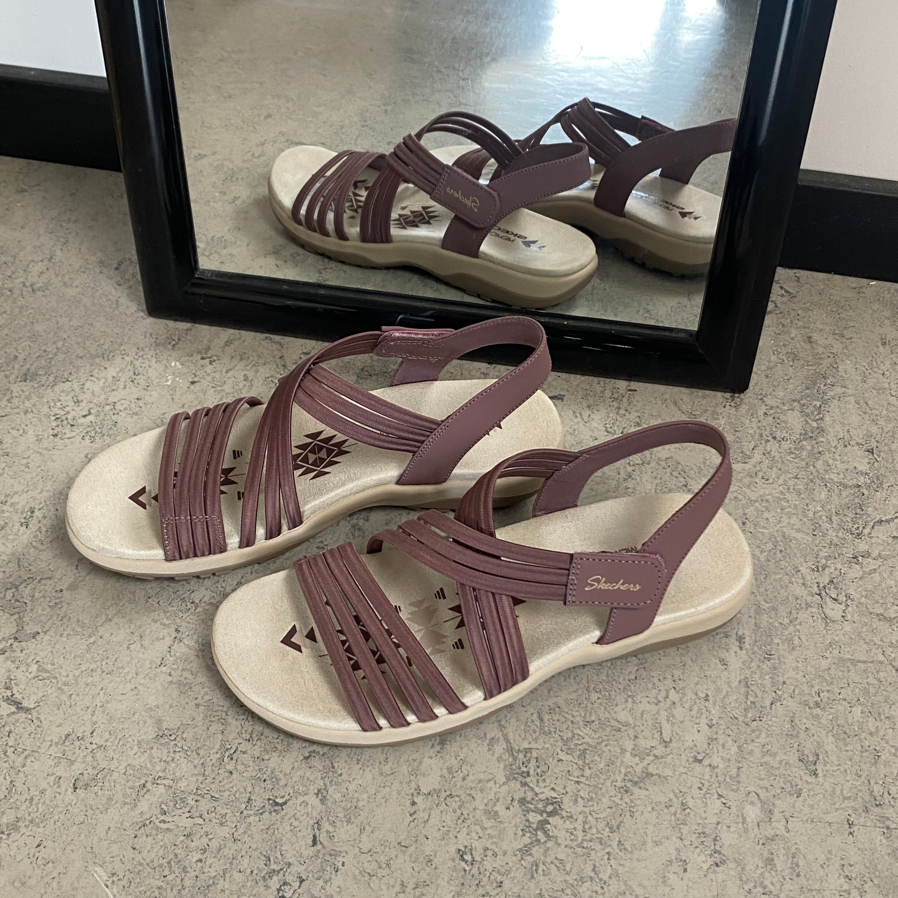 Skechers sandaler med elastiske remme – let, fleksibel & vaskbar