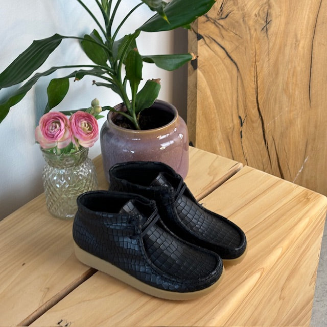 Sort krokodillemønstret støvlet i skind fra Nature