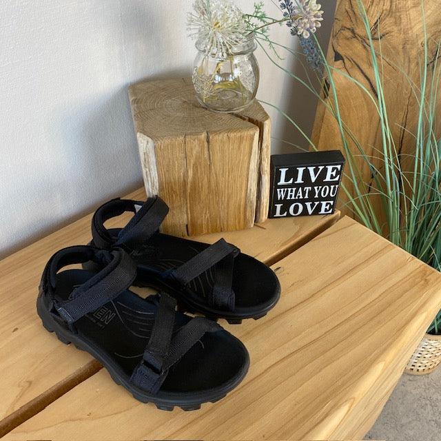 Sort Woden sandal med god svangstøtte