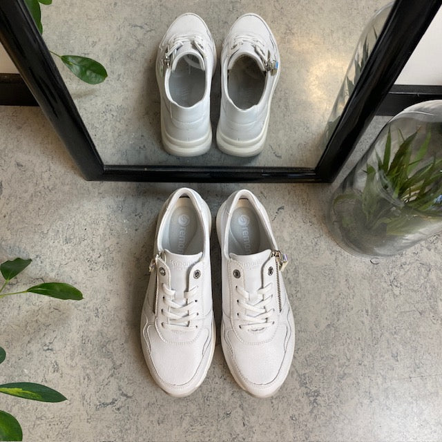 Hvid Remonte sko i skind med fremragende svangstøtte.