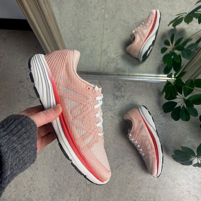 Rosa letvægts sko fra MBT