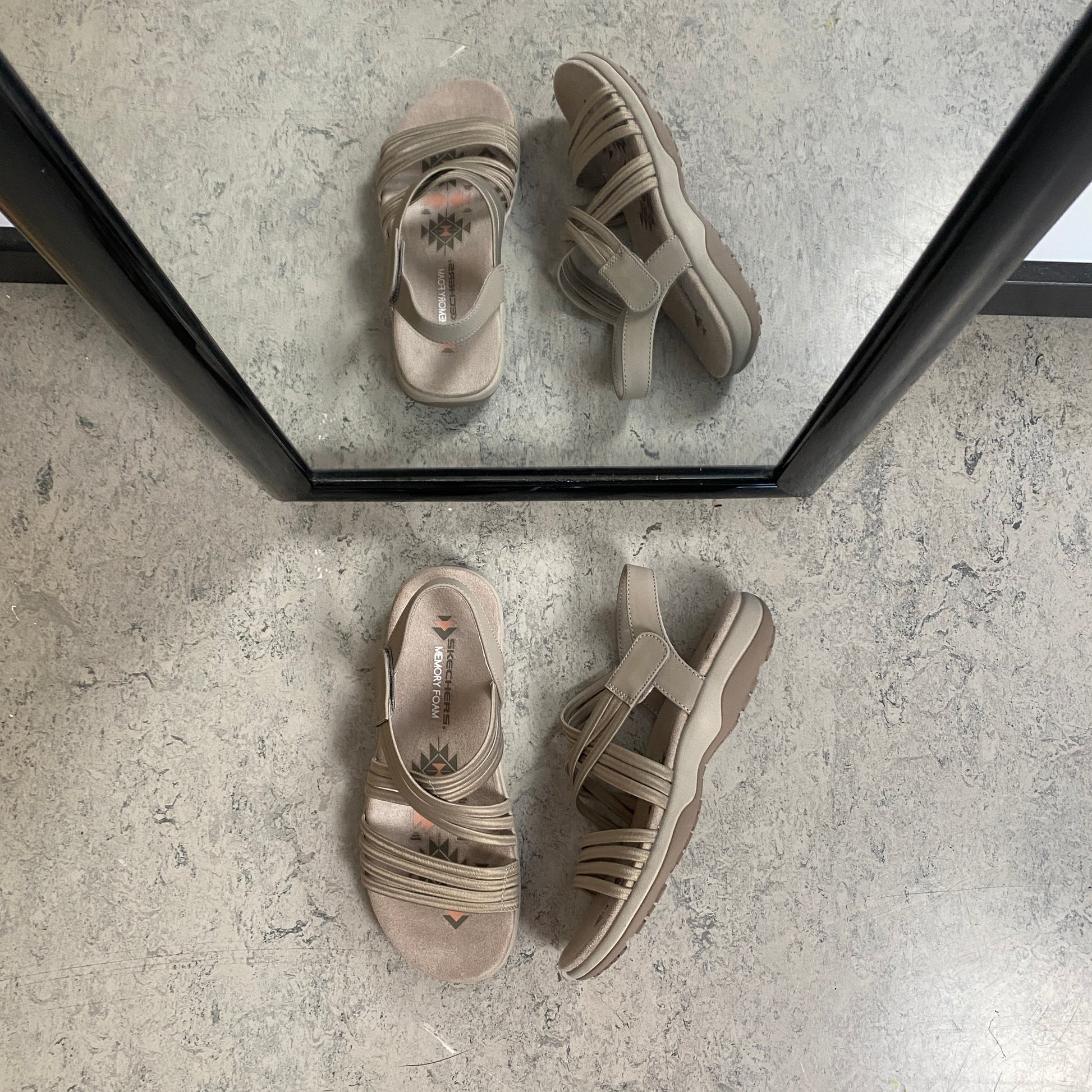 Skechers sandaler med elastiske remme – let, fleksibel & vaskbar