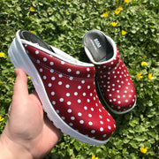 Rød træsko med polkaprikker uden kap