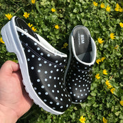 Sort træsko med polkaprikker uden kap