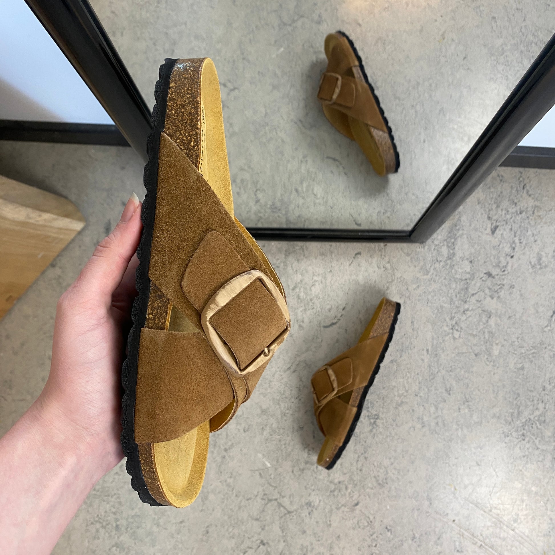 Brun slip on sandal med dobbelt rem – komfort sandal med støtte | Sygeplejebutikken