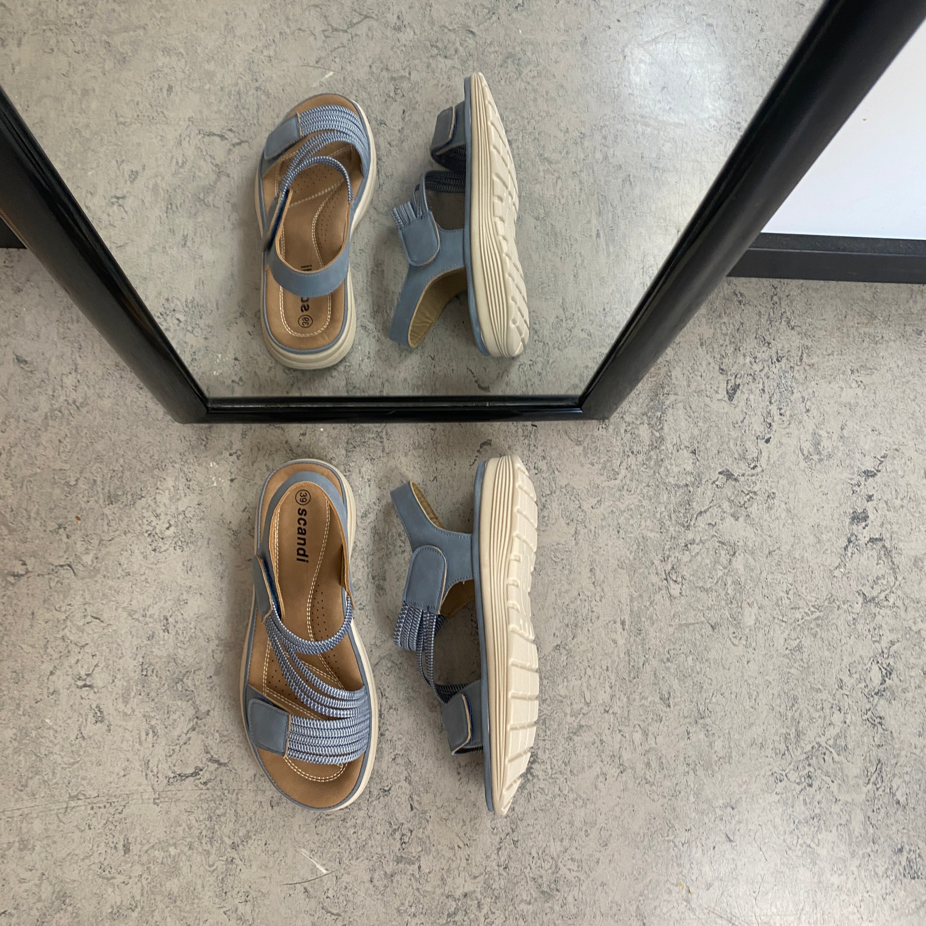 Blå komfort sandal med elastiske remme – let & støttende
