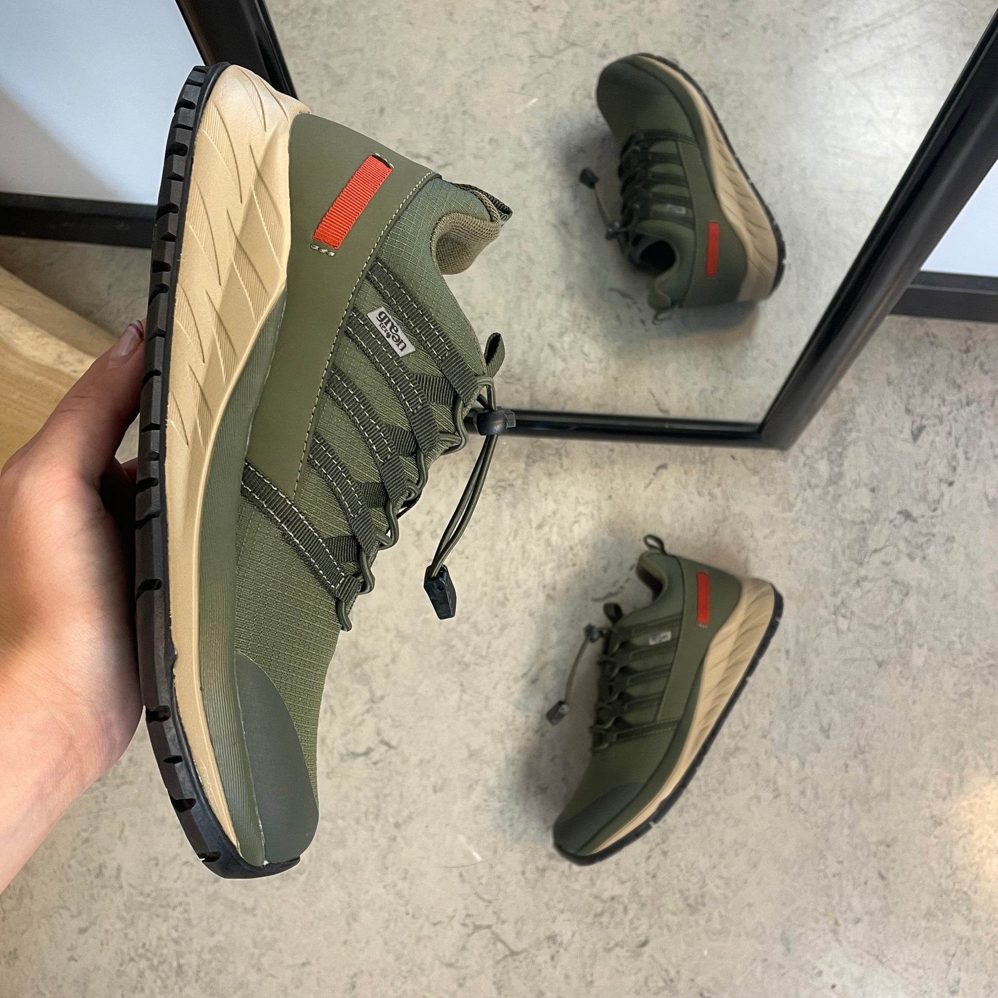 Green Comfort Path Pipi – olivengrøn outdoor sneaker med H-læst & svangstøtte