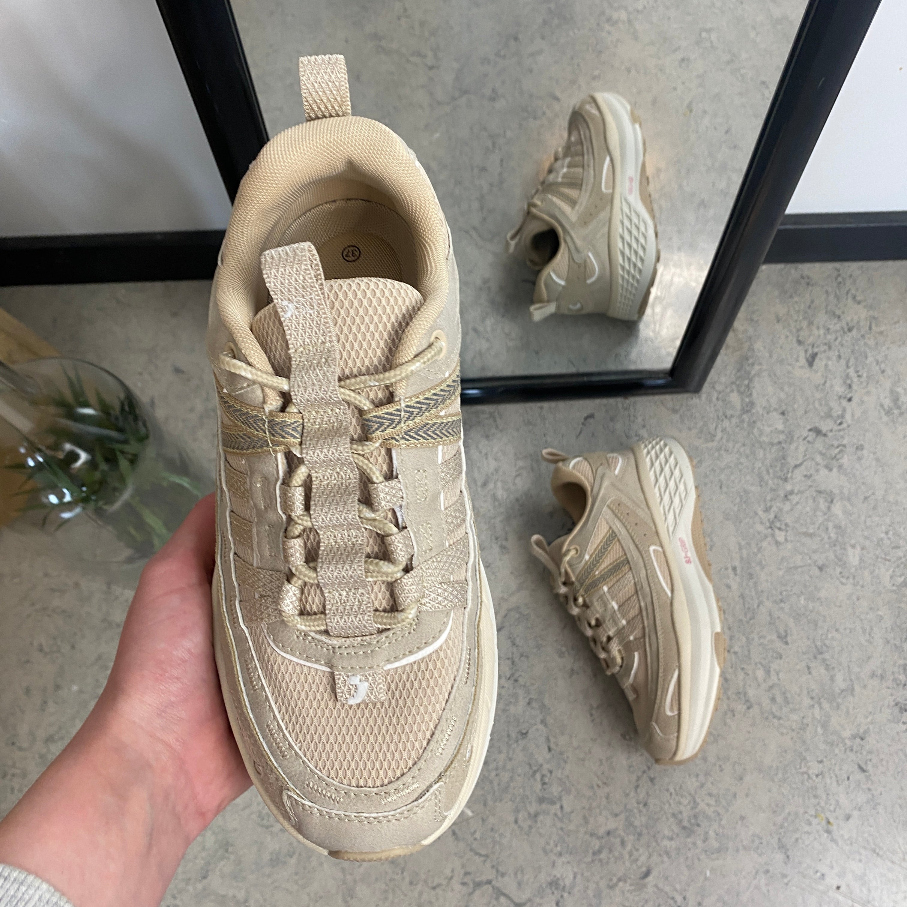 Beige/Brun sko – Sygeplejebutikken