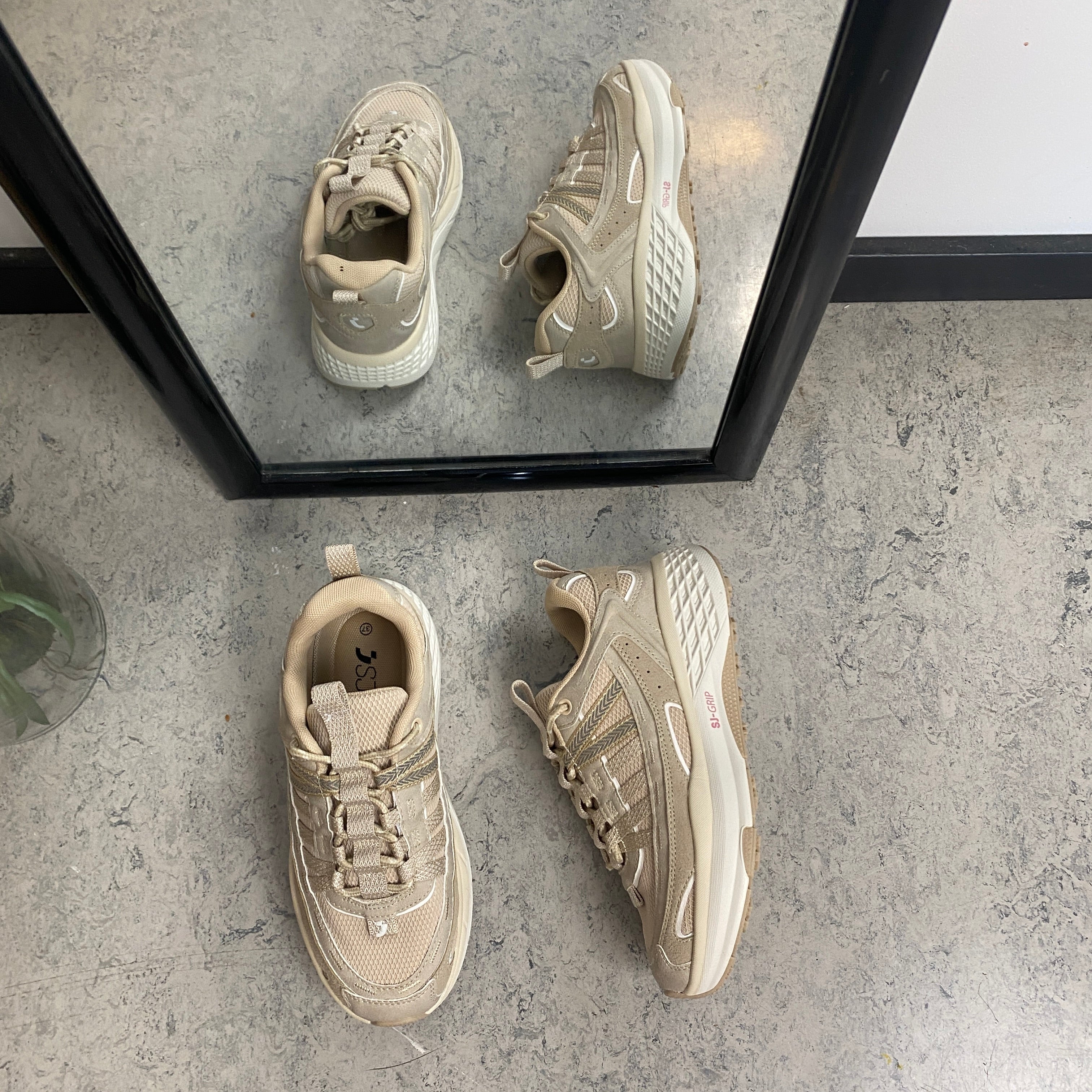 Beige/Brun sko – Sygeplejebutikken