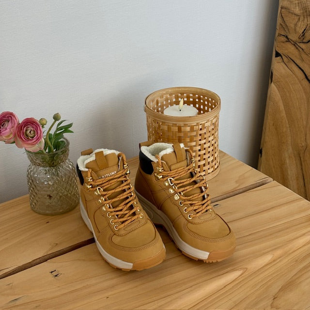 Brun vinterstøvle fra Gaitline med gængesål