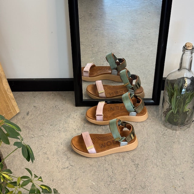 Smart multifarvet sandal fra Woden