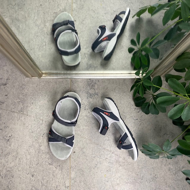 Blå letvægtssandal fra CMP med stødabsorbering