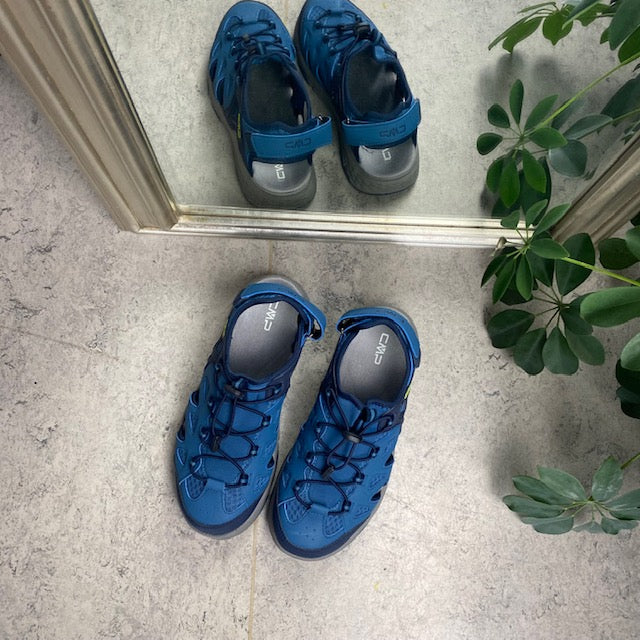 Lukket vandre sandal i blå fra CMP