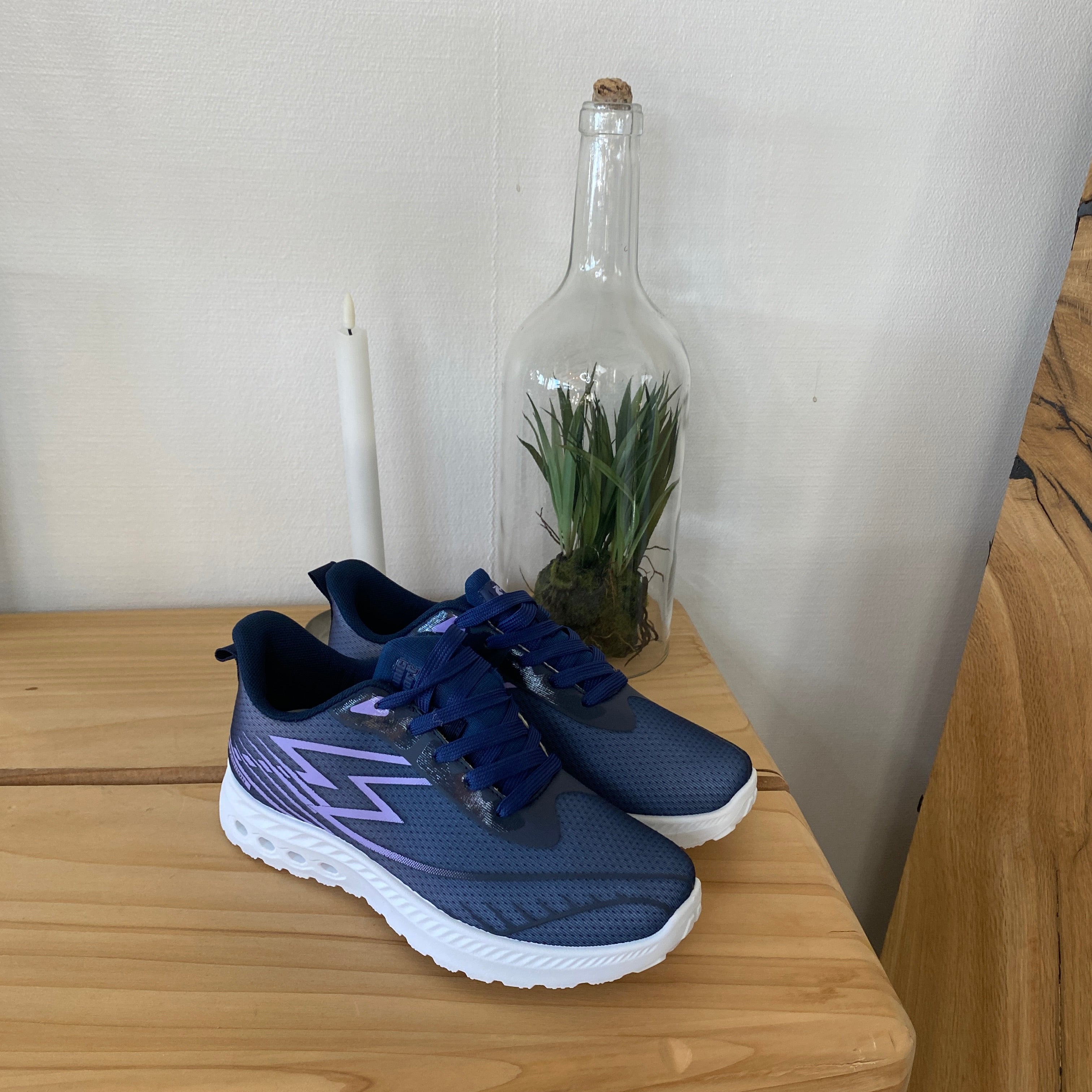 Blå letvægts sneakers i mesh med stødabsorberende sål