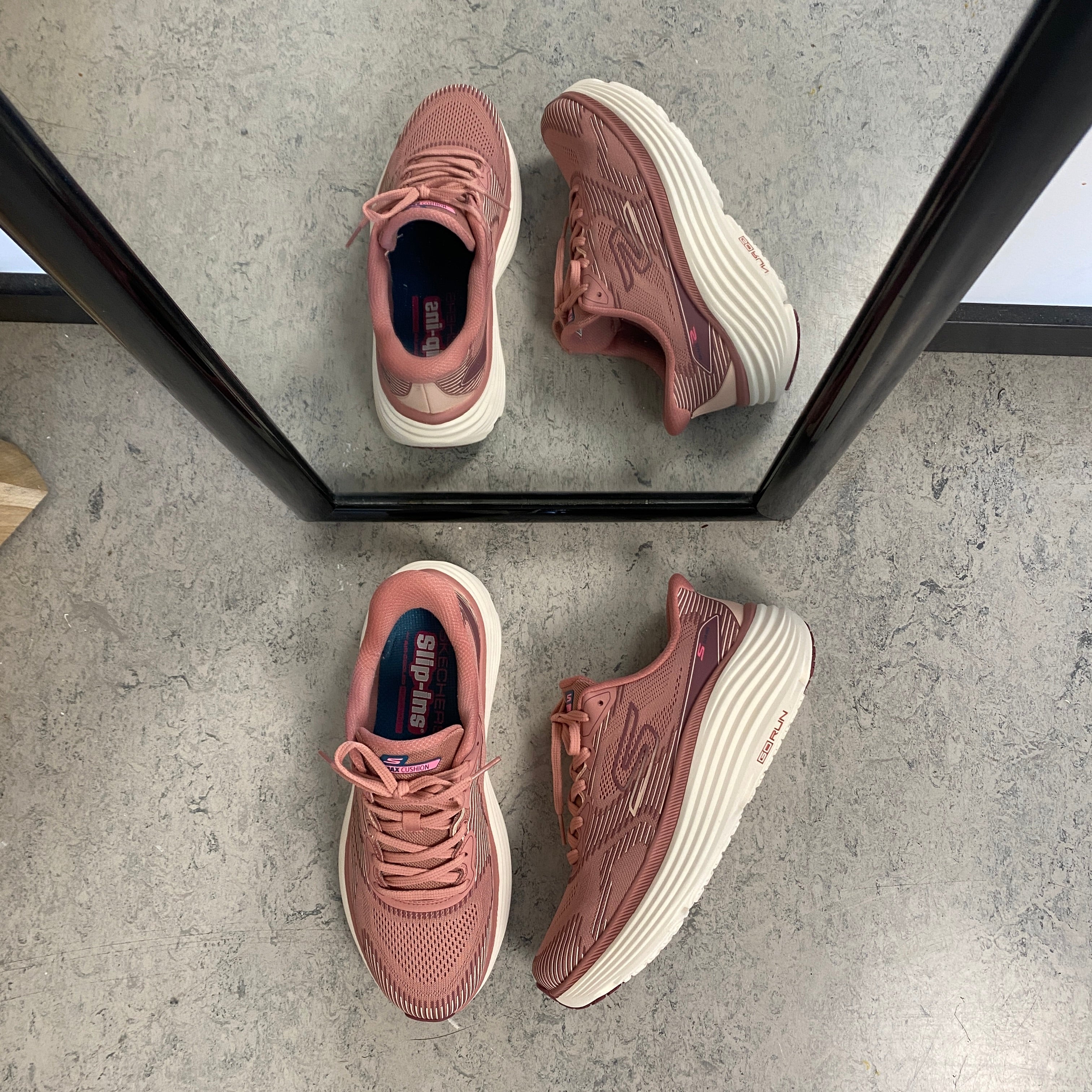 Skechers Max Cushioning Rosa slip on sneaker med maksimal stødabsorbering