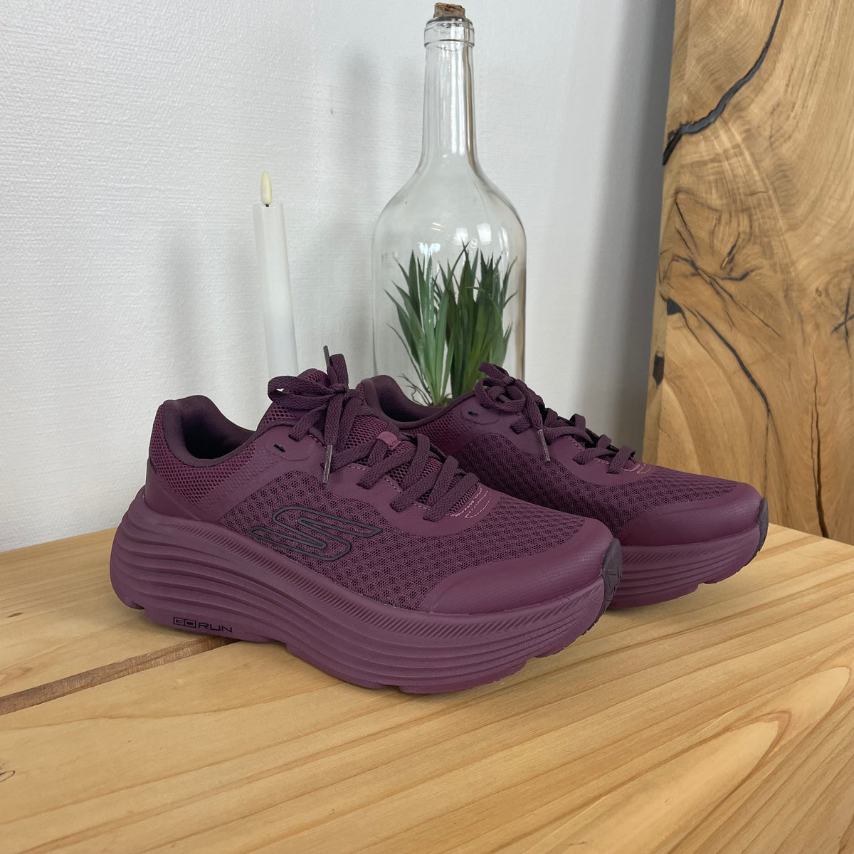 Skechers Max Cushioning Endeavour – stødabsorberende komfort til lange dage