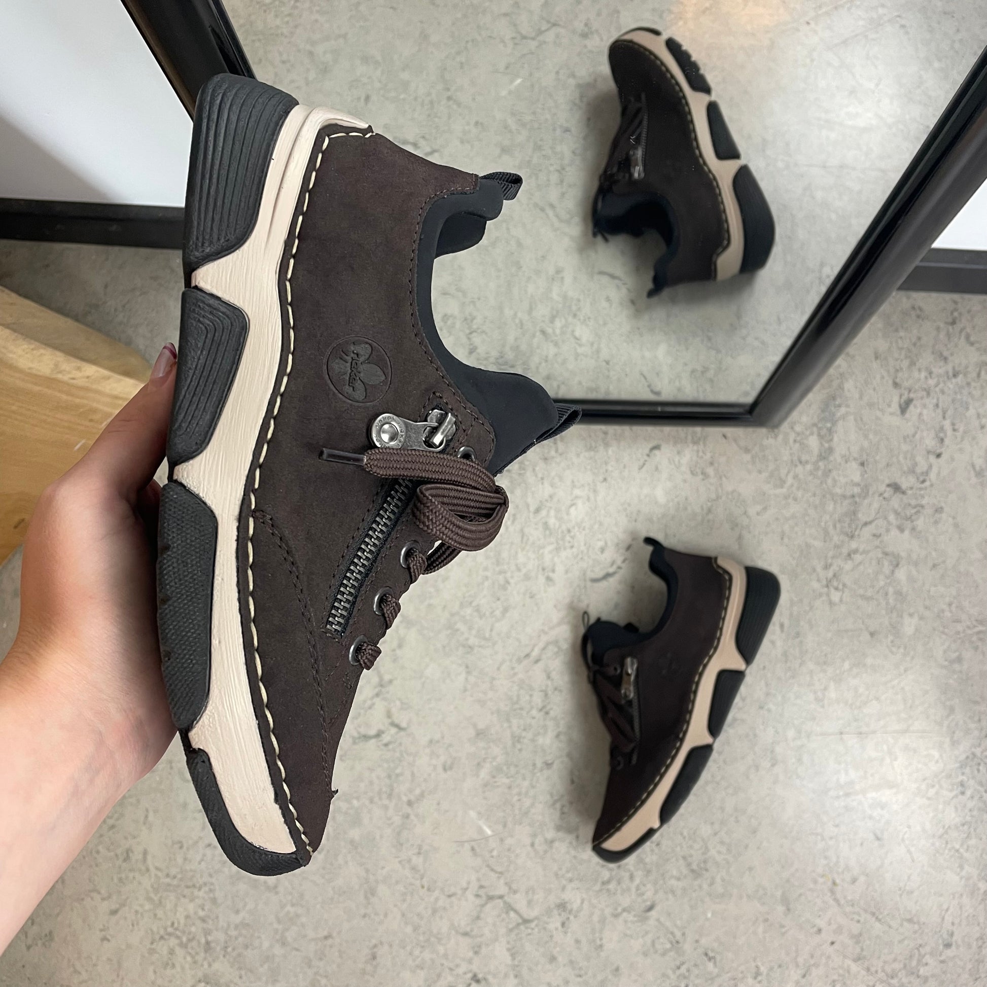 Rieker sneakers til dame i brun – blød komfort & stødabsorbering til hverdagen