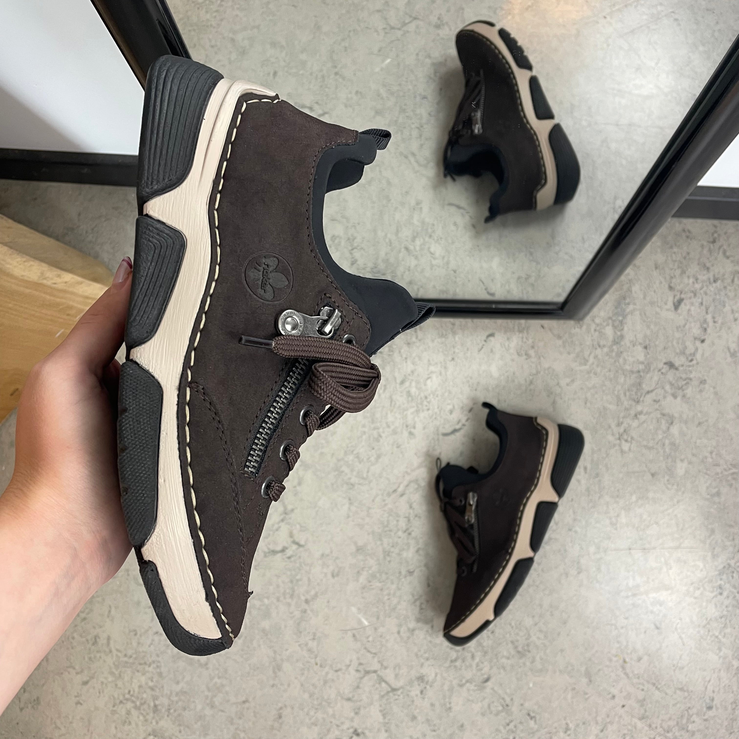 Rieker sneakers til dame i brun – blød komfort & stødabsorbering til hverdagen