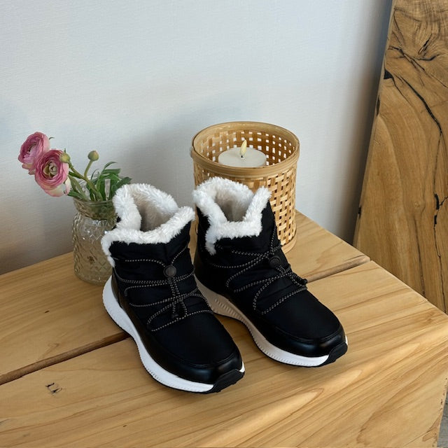 Vandafvisende sort vinterstøvle fra CMP med elastiksnøre