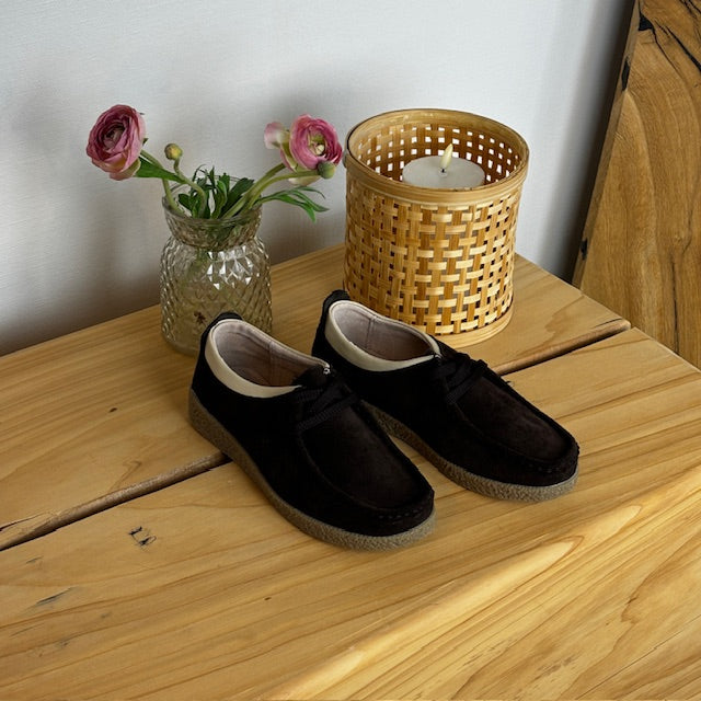 Brun ruskindssko med rågummisål