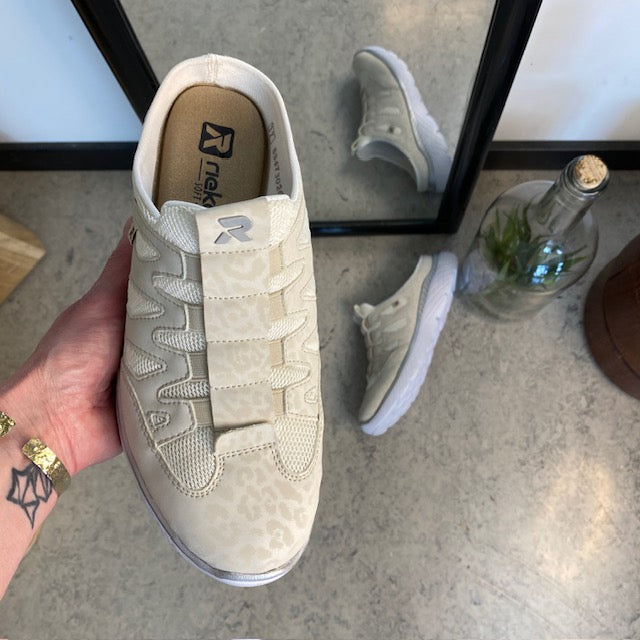 Letvægts slip-on sko fra Rieker