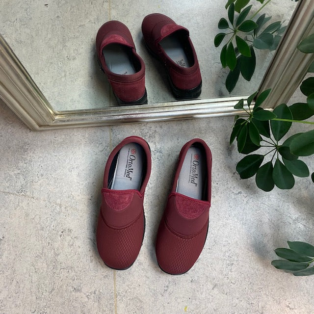 Fleksibel sko med skridhæmmende såler