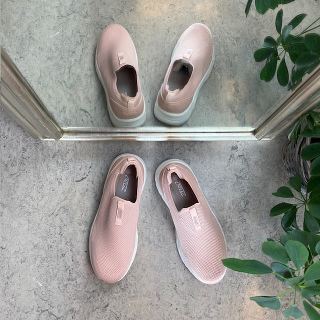 Rosa slip on sko fra Cruz med god bredde