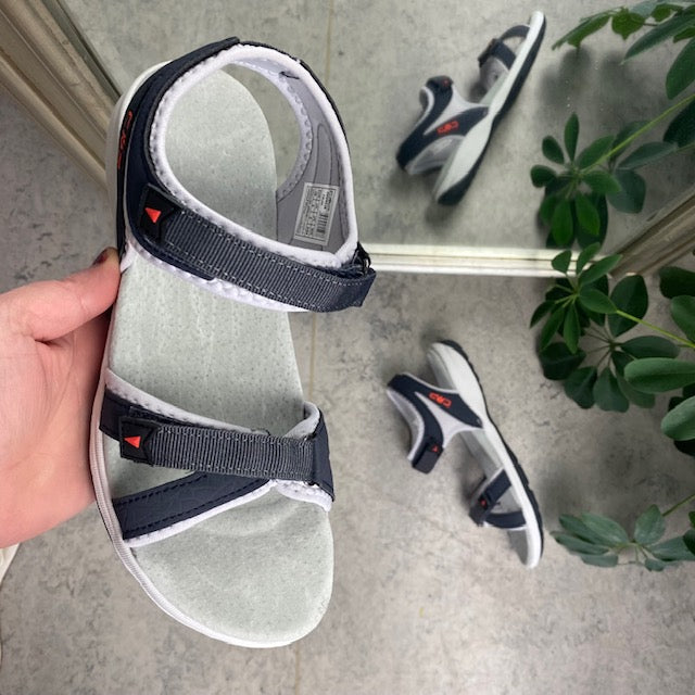 Blå letvægtssandal fra CMP med stødabsorbering