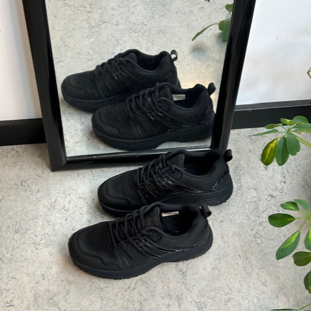 Sort letvægtssko fra Gaitline med optimal af støddæmpning og svangstøtte