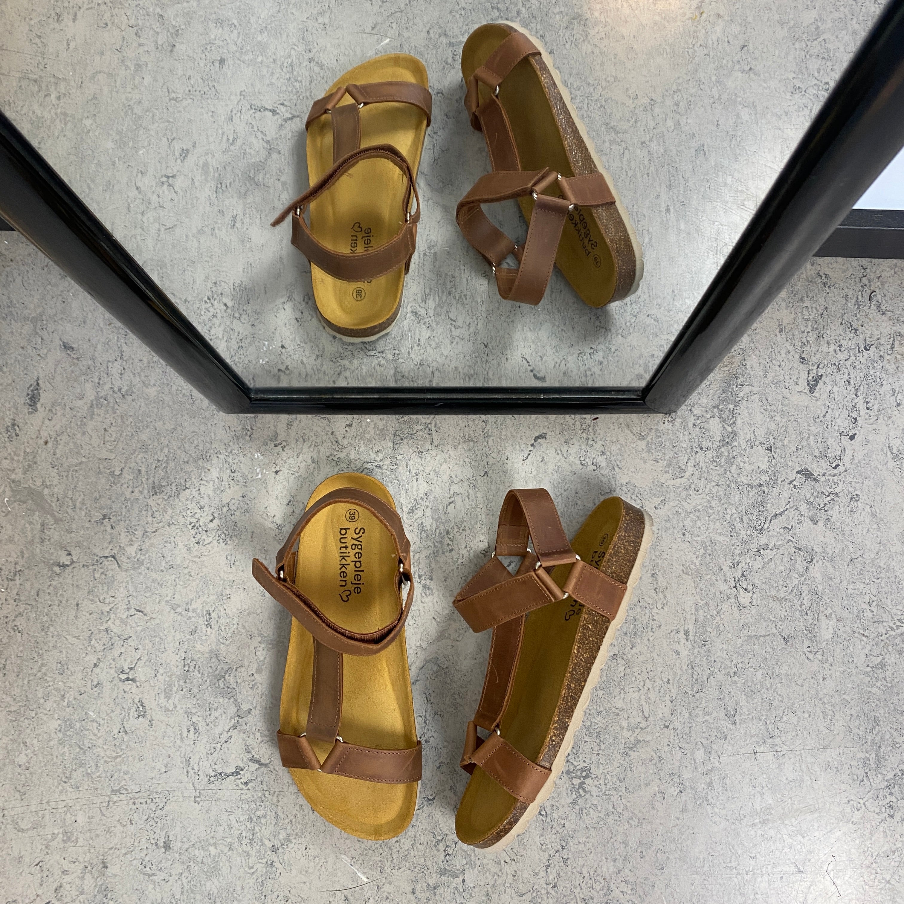 Crazy Brandi sandal i brun skind – komfort sandal med fast pasform | Sygeplejebutikken