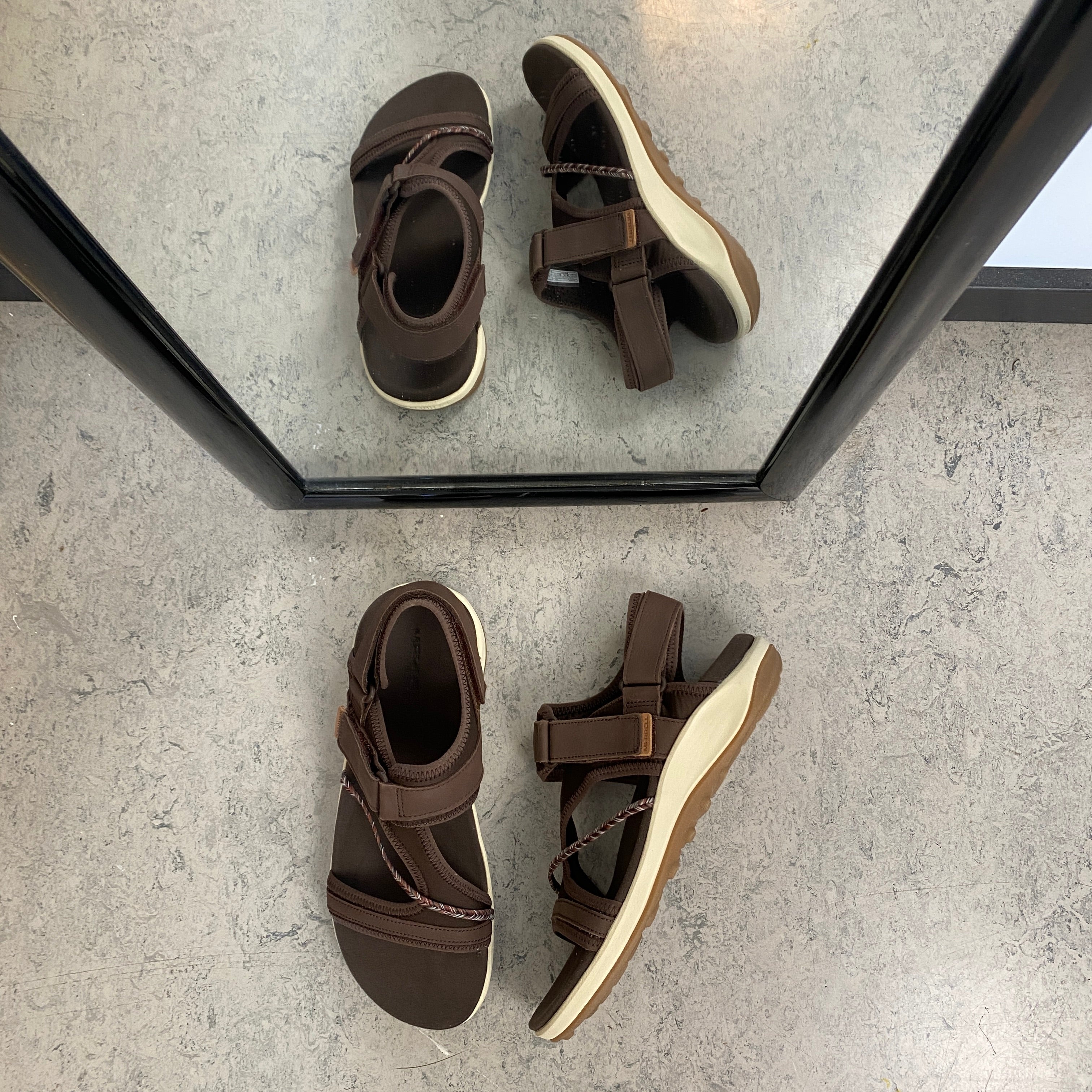 Brun Merrell sandal – let & komfortabel sandal med justerbar pasform