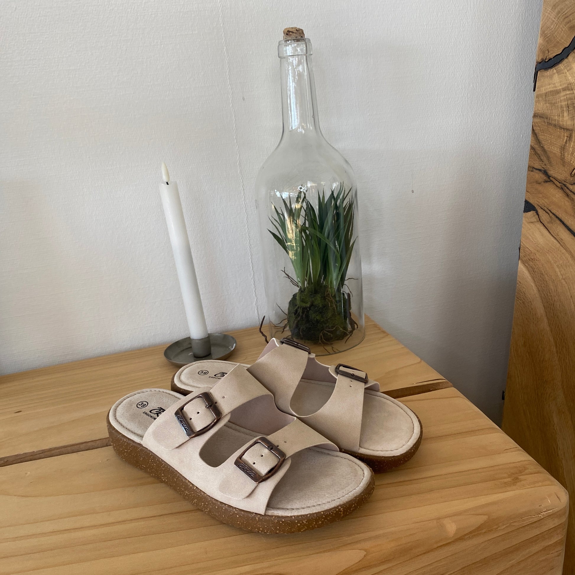 Cruz Noraja sandal i beige – Komfort & stabilitet til smalle fødder