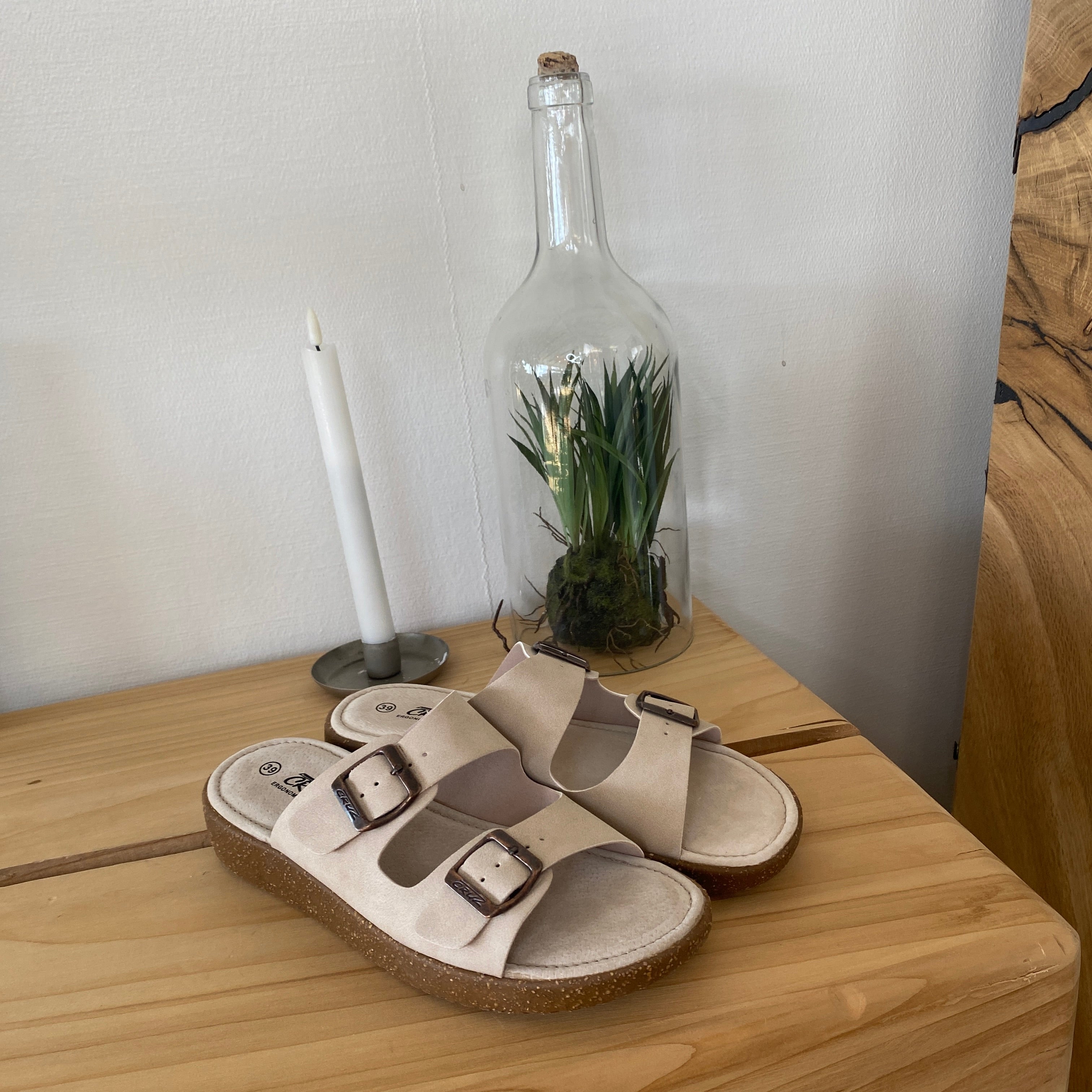 Cruz Noraja sandal i beige – Komfort & stabilitet til smalle fødder