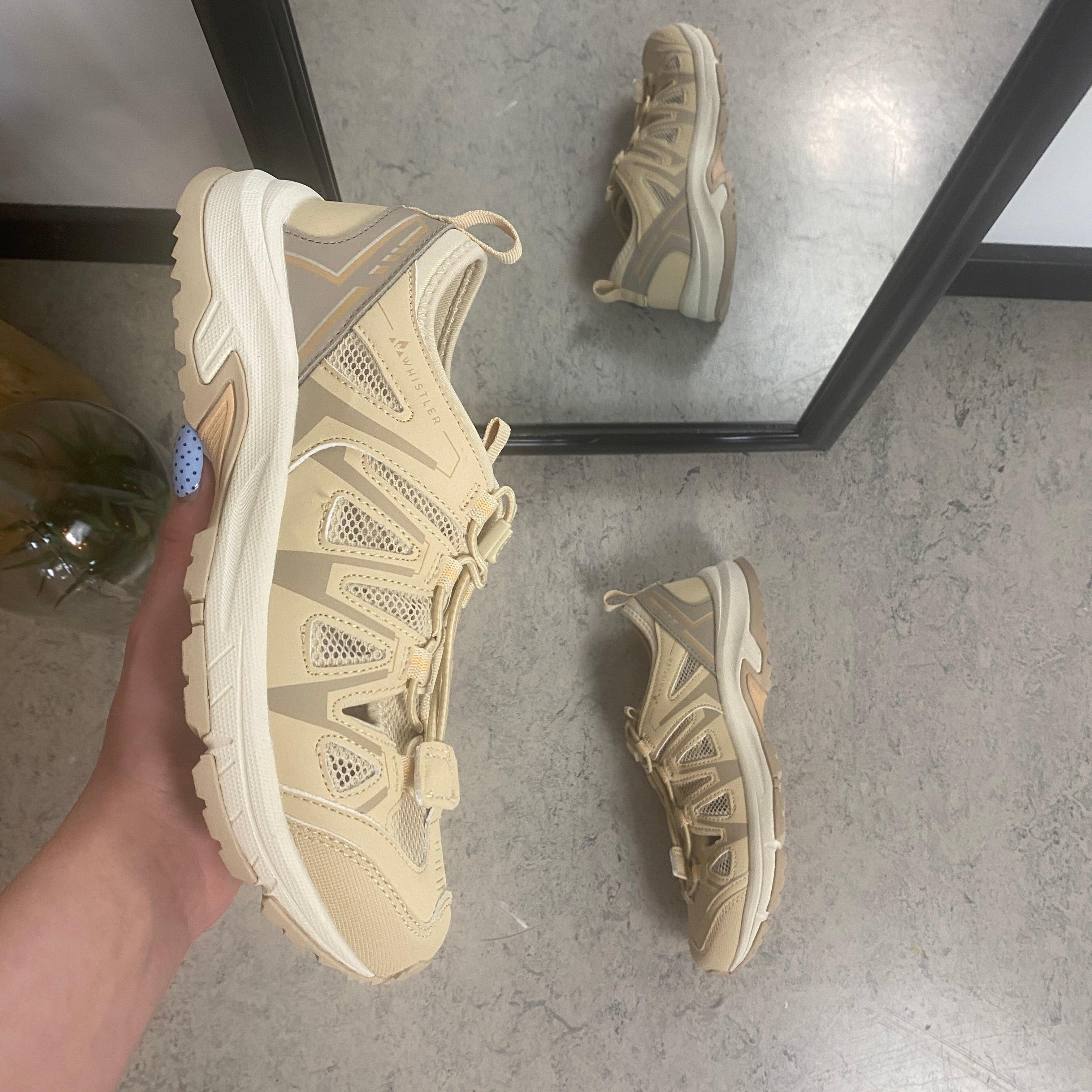 Whistler Puente W Shoe – Ekstra åndbar sneaker i beige med elastiksnøre
