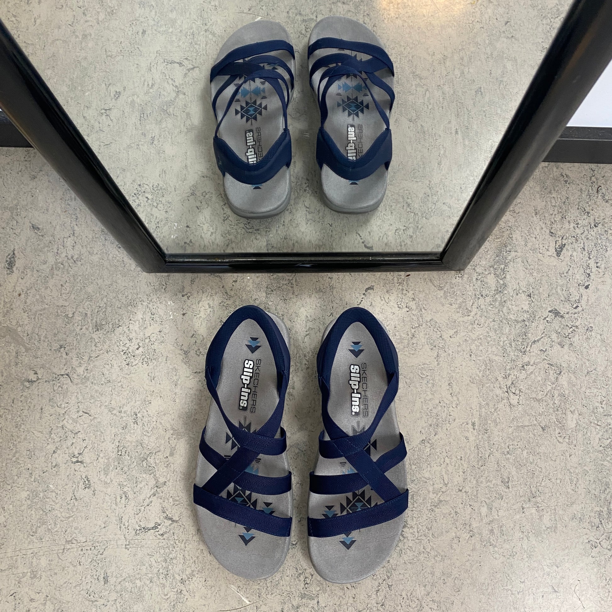 Skechers Slip-ins sandal i navy – let, fleksibel & komfortabel sandal