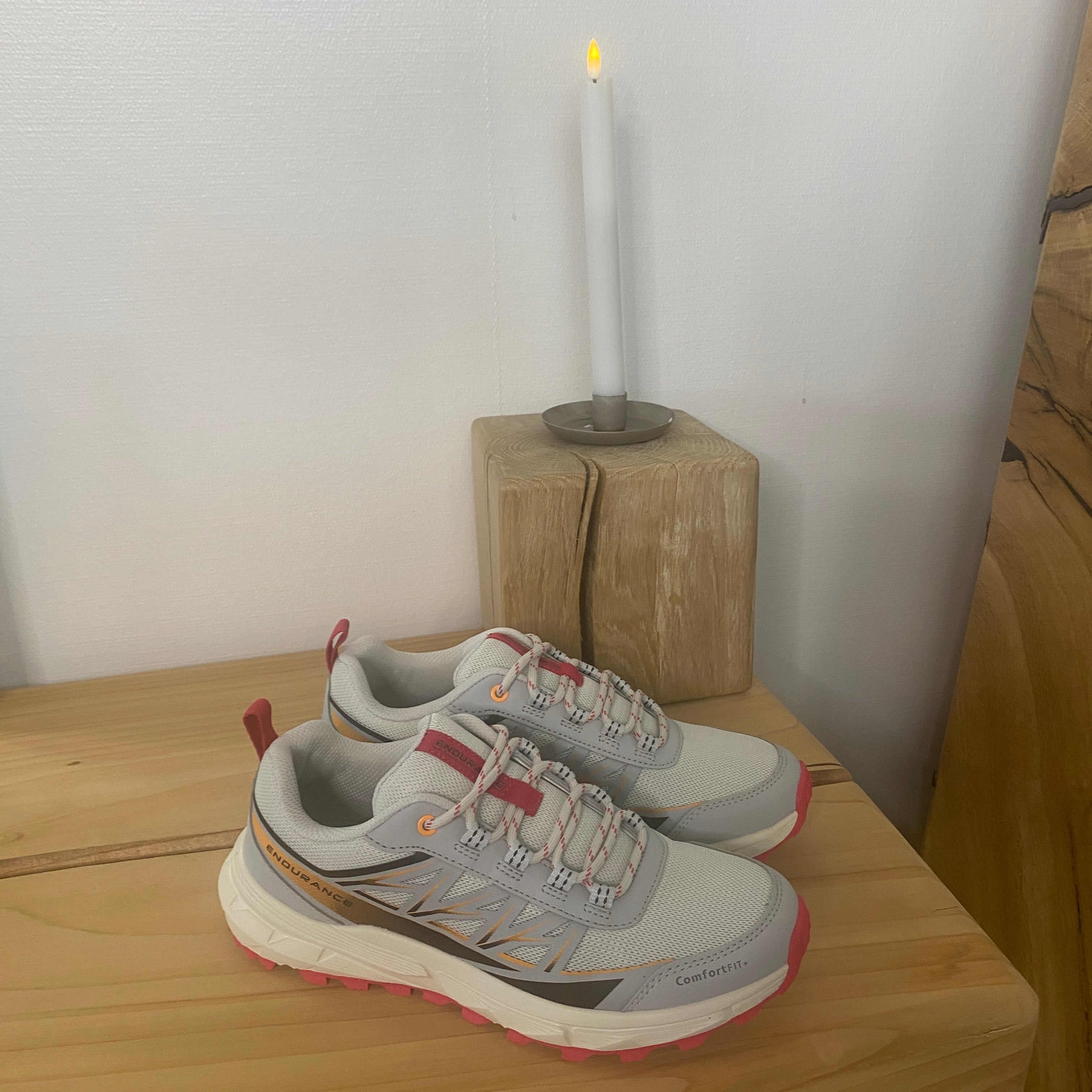 Endurance Fadell W Shoes – Let & åndbar sneaker i Glacier Grey med pink detaljer